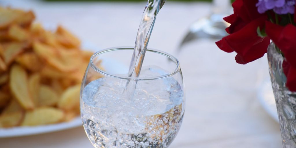 Auch das noch - alle Mineralwässer enthalten Mikroplastik!